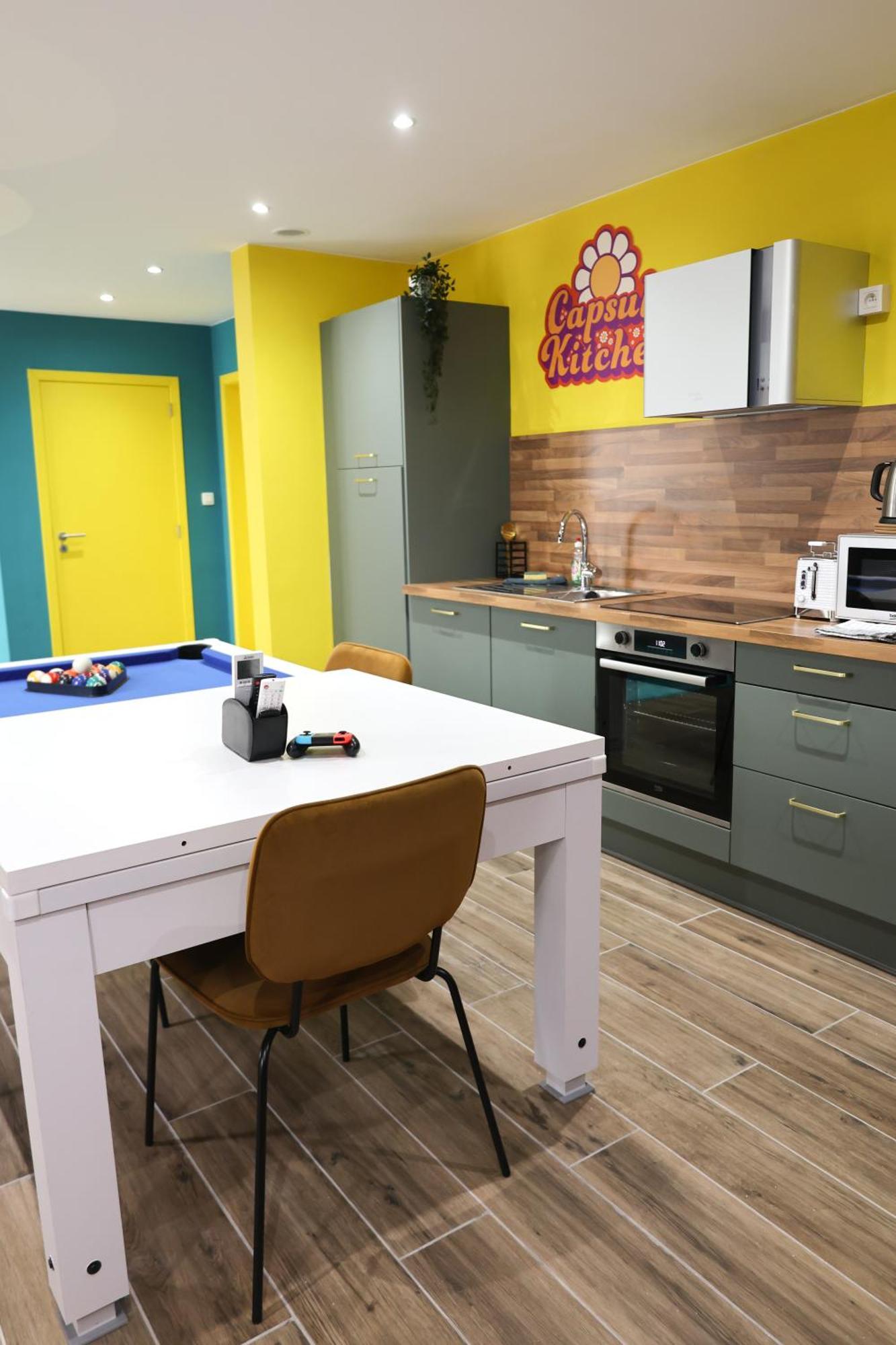 Capsule Groovy-Jacuzzi-Sauna-Billard-Netflix- Nintendo Switch & Jeux Mons Esterno foto